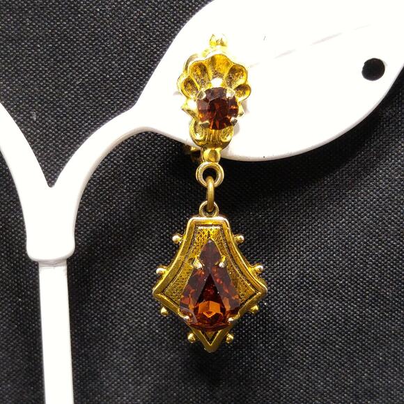 Vintage Topaz Rhinestone Clip Earrings, Teardrop Rhinestone, 1960s Jewelry - Picture 4 of 10